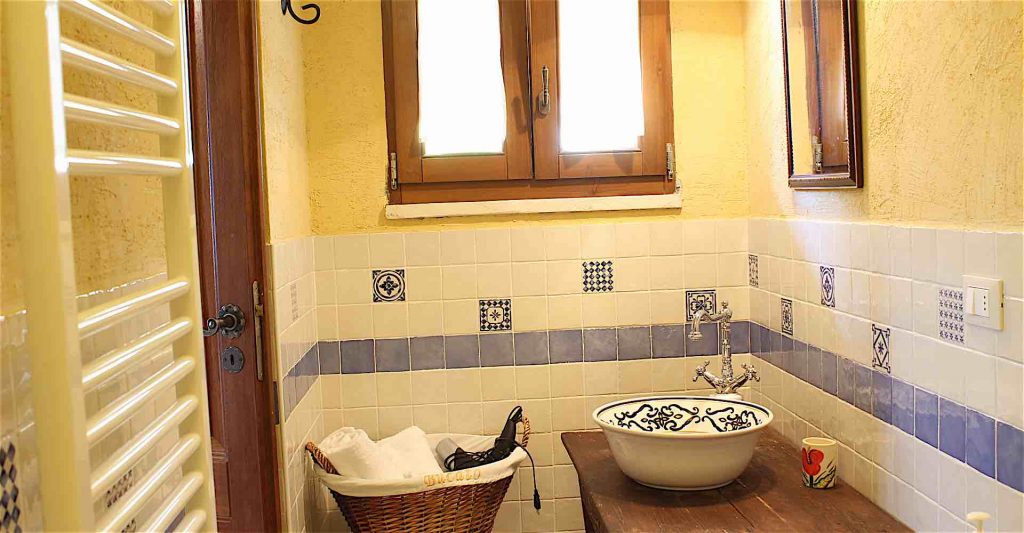 bnb lo gnomo stanza nussata Bagno